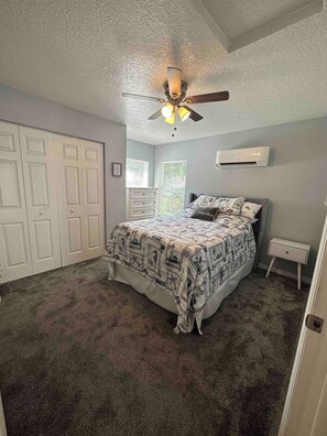 1 bedroom, desk, iron/ironing board, travel cot - Comfy Home Away from Home (Valrico)