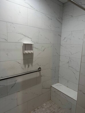 Hair dryer, towels, soap, shampoo - Comfy Home Away from Home (Valrico)