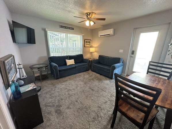 Smart TV, books - Comfy Home Away from Home (Valrico)