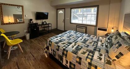 Non-Smoking Queen Accessible Room - NSQA