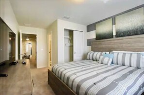 5 slaapkamers, een strijkplank/strijkijzer, wifi, beddengoed