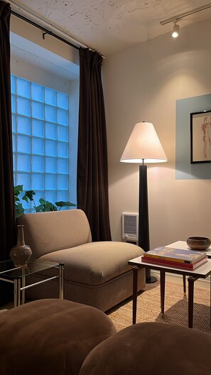 Chambre Deluxe | Rideaux d’obscurcissement, fer et planche à repasser
