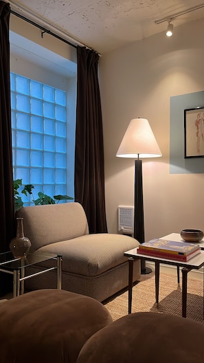 Chambre Deluxe | Rideaux d’obscurcissement, fer et planche à repasser