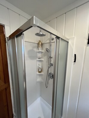 Dusche, Handtücher, Seife, Toilettenpapier