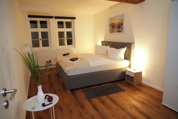 2 chambres, fer et planche à repasser, Wi-Fi, draps fournis