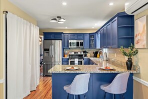 Private kitchen - Theater Room + HotTub + Fire Pit + Game Room (Long Pond)