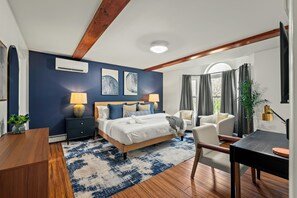 4 bedrooms, iron/ironing board, WiFi, bed sheets - Theater Room + HotTub + Fire Pit + Game Room (Long Pond)