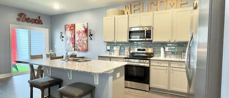 雪櫃、微波爐、焗爐、爐具