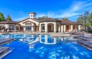 Pool - 2-bedroom apartment in pleasant Tampa with WiFi, AC (Tampa)