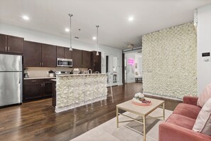 Interior - Charming 1-Bedroom Condo, 10 Minutes From Downtown Nashville (Nashville)