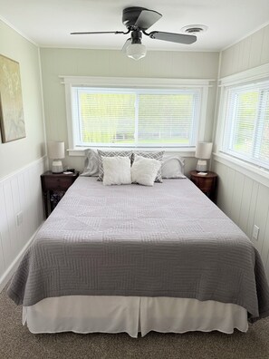 3 bedrooms, desk, iron/ironing board, travel crib