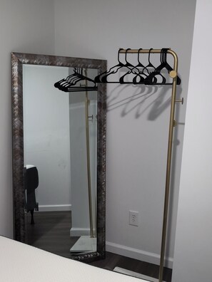 2 slaapkamers, een strijkplank/strijkijzer, wifi