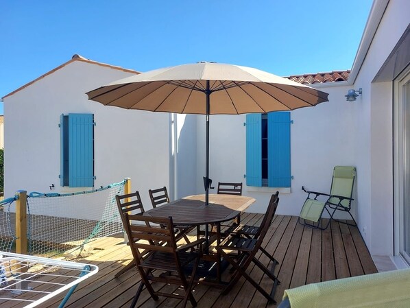 Outdoor dining - Regarding a WITHDRAWN LISTING: BEAUTIFUL 3-STAR-RATED HOUSE IN LA COTINIERE (Saint-Pierre D Oleron)
