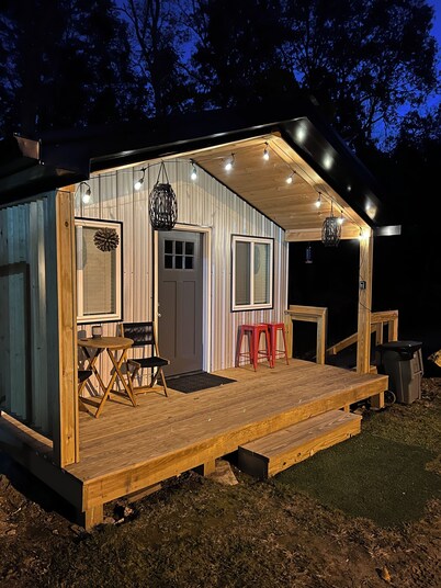 Charming 1-bedroom cottage with WiFi, AC in lovely Roan Mountain