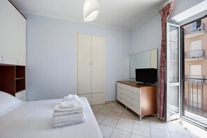 1 bedroom, bed sheets - 50 meters from the beach of Alassio (Alassio)