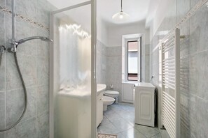 Shower, hair dryer, bidet, towels - 50 meters from the beach of Alassio (Alassio)