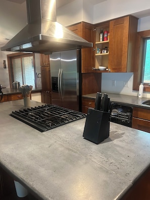 Microwave, oven, stovetop, dishwasher