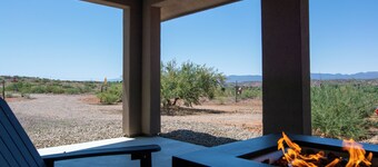 Pool, Sauna, Hot Tub, King Beds, easy access to Sedona! No checkout chores!
