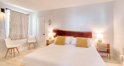 Pineapple Shores Retro Inn