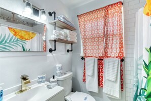Economy Double Room | Bathroom | Shower, hair dryer, towels, soap