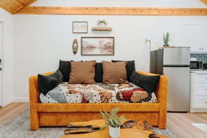 TV - Packwood's Summerland Suite (Randle)