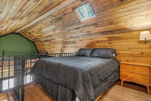 Desk, free WiFi, bed sheets - Eagle 1 - Left Side Cabin and NO NEIGHBOR (Mineola)