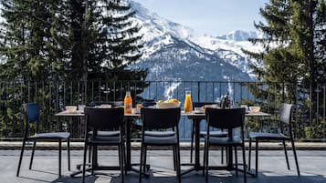 House | Outdoor dining