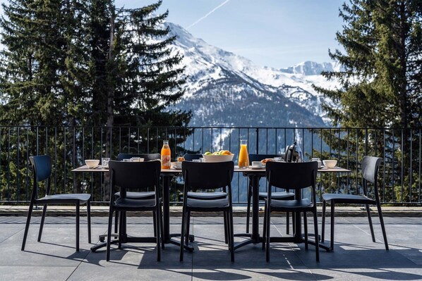 House | Outdoor dining