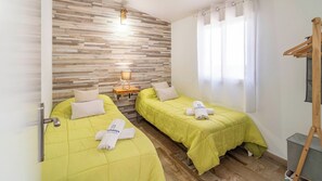 2 bedrooms, travel cot, WiFi