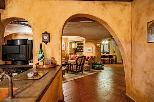 Villa La Fortezza - Six Bedroom Villa, Sleeps 12