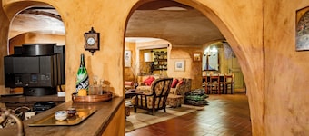 Villa La Fortezza - Six Bedroom Villa, Sleeps 12