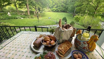 屋外ダイニングエリア