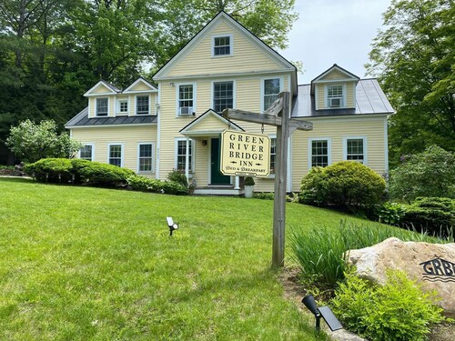 Private bedroom in the Green River Bridge Inn. A full breakfast is included.