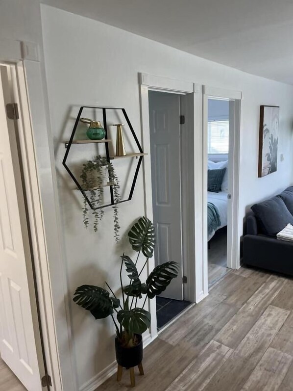 Standard House, 2 Bedrooms, Kitchen, Ground Floor | Living area | Flat-screen TV - Casa Di Nonna (Wasaga Beach)