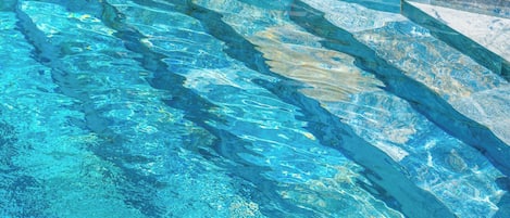 حمام سباحة