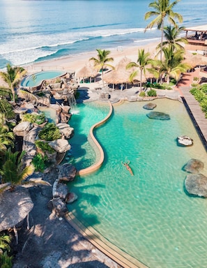 5 hồ bơi ngoài trời