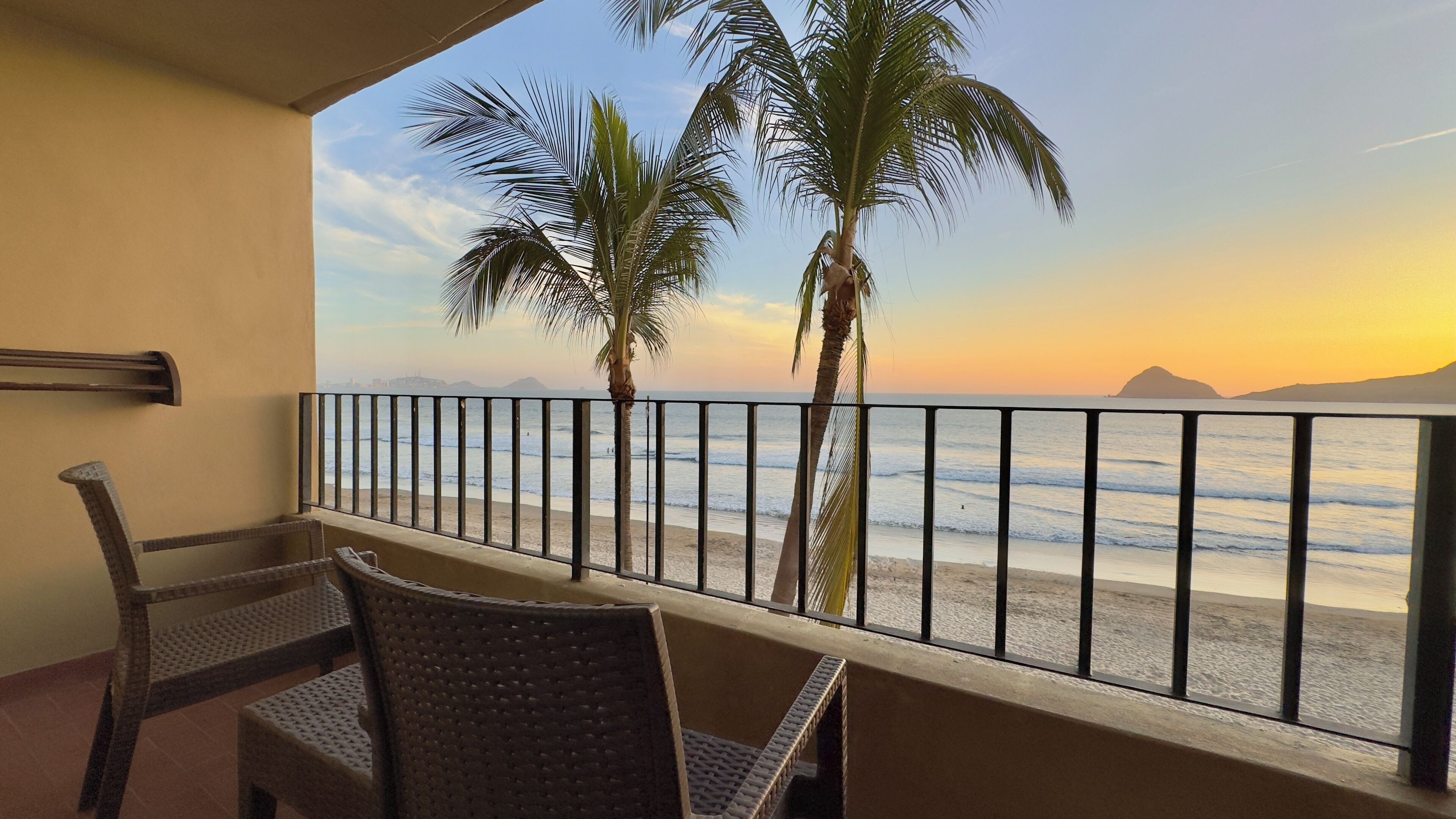 Habitación estándar vista al mar todo incluido | Ropa de cama de alta calidad y caja de seguridad en la habitación 
