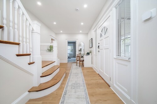 Spacious 10 BR 2 units duplex style near train to Downtown