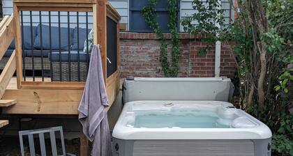 3-bedroom house in tranquil Lakewood with WiFi, AC, and salt water hot tub.