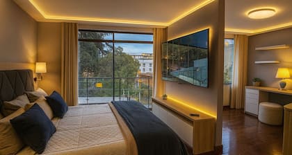 Fast Wifi, Jacuzzi, washer & dryer, bbq, 4br, High Security, stylishly designed