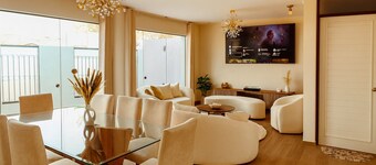 Fast Wifi, Jacuzzi, washer & dryer, bbq, 4br, High Security, stylishly designed