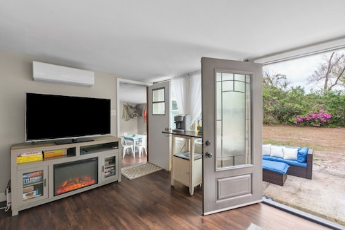 Beautiful Florida Cottage! St Andrews Gem, 1.5 blocks to beach! Pets considered