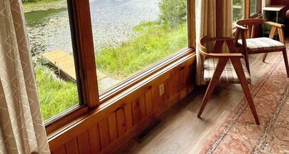 Charming Up North Waterfront Cabin with Stunning Island Views