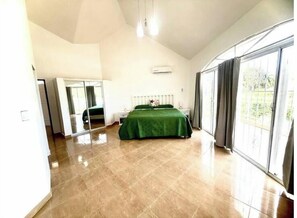 4 bedrooms, WiFi, bed sheets