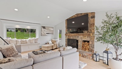 Beautiful and Spacious  Home with WiFi and AC in delightful Narragansett