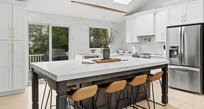 Beautiful and Spacious Home with WiFi and AC in delightful Narragansett