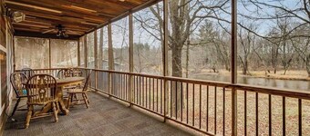 Serene Dog-friendly Riverfront Cabin with Kayaks in Pine City - Perfect Getaway