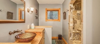 Serene Dog-friendly Riverfront Cabin with Kayaks in Pine City - Perfect Getaway