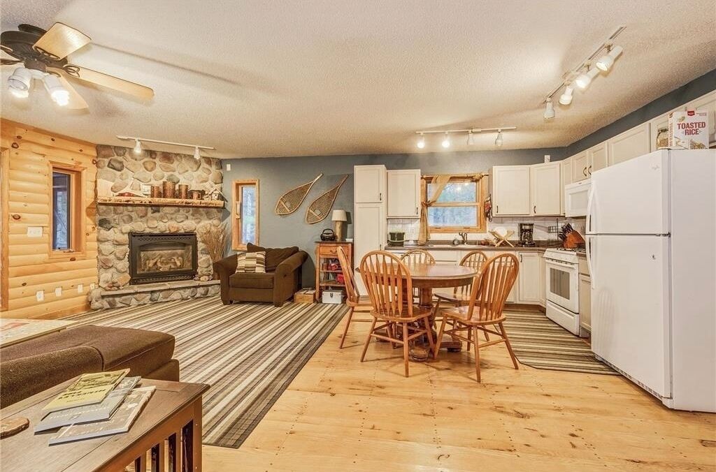 Smart TV, fireplace, DVD player, video library