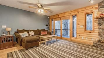 Smart TV, chimenea, reproductor de DVD y videoteca